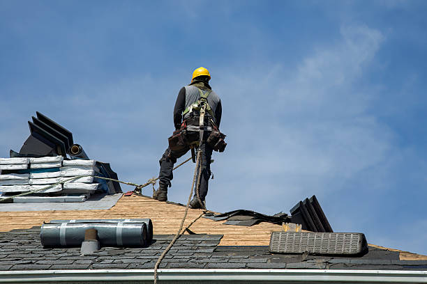 Professional Gutter Installation technician working in Lakewood, IL